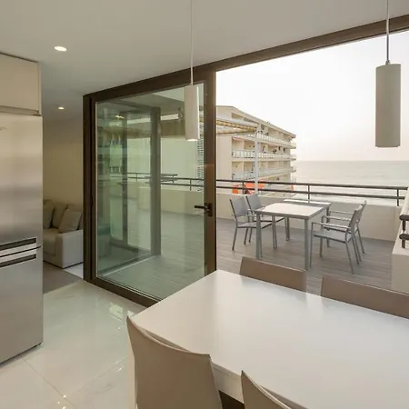 Seafront Penthouse In 托雷莫利诺斯