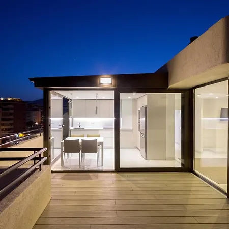 Seafront Penthouse In 公寓